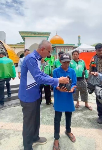 PAN-BM PAN Pekanbaru Gelar Jumat Berkah Depan Masjid Raya Pekanbaru