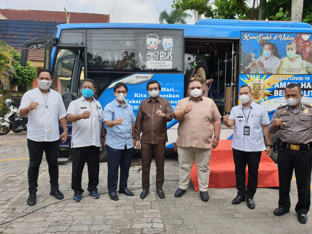 Pimpinan DPRD Ginda Burnama Tinjau Pelaksanaan Vaksinasi Massal di Pasar Bawah